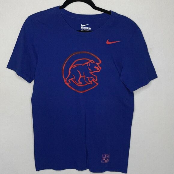 The Nike Tee Athletic Cut Chicago Cubs Mens Short Sleeve Shirt Size Small - Picture 1 of 10